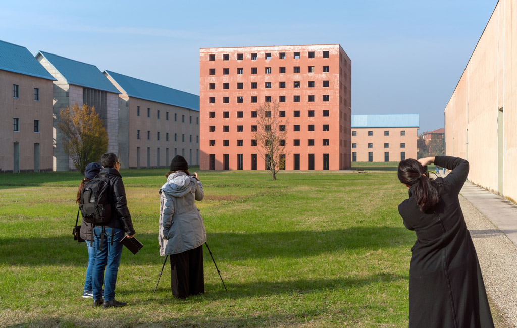 Online Course LENSCAPES: Exploring Urban Identities through Photography as a Fine Art Medium by Niklas Goldbach