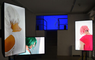 Besuch EMOJI-BOT [Du{think}BTTR_off_alleine?] von Zander Porter in der ACUD Galerie