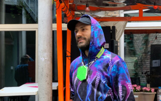 Besuch EMOJI-BOT [Du{think}BTTR_off_alleine?] von Zander Porter in der ACUD Galerie