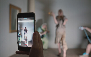 Online-Seminar LOVE ME THROUGH THE SCREEN: Text and Moving Image in Contemporary Practices von Susan Finlay & Sophie Lee