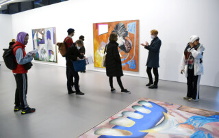 Besuch DIENSTAG BIS SONNTAG von Anne Speier & HOW A TREE DIES von Vera Young bei Efremidis