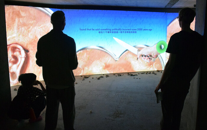 Besuch EARWAX von Wong Ping bei Times Art Center Berlin