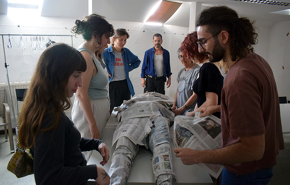 Lecture BETWEEN CONCEPTS AND BODIES: Performing Life by Dudu Quintanilha