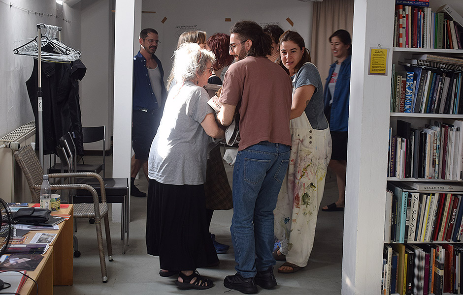 Lecture BETWEEN CONCEPTS AND BODIES: Performing Life by Dudu Quintanilha