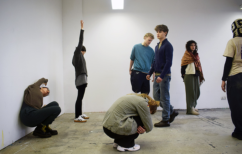 Workshop BODY AS AN ARTISTIC MEDIUM: Working With(In) Limits & Expanding Possibilities by Leman Sevda Darıcıoğlu