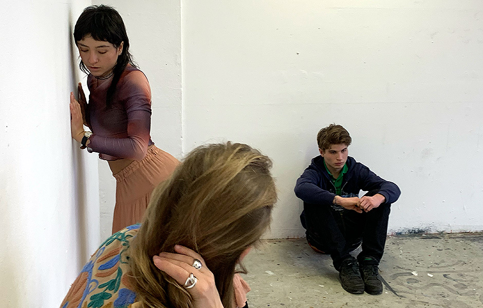 Workshop BODY AS AN ARTISTIC MEDIUM: Working With(In) Limits & Expanding Possibilities by Leman Sevda Darıcıoğlu