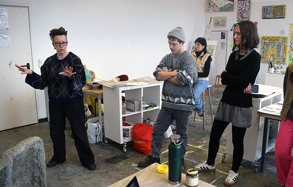 Lecture WALKING TO DRAWING — Mapping Power, Memory, and Public Space Through Artistic Practice by Larissa Fassler