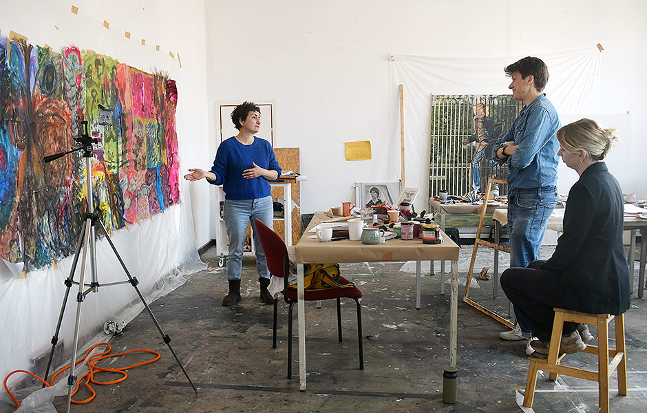 Lecture THE PERSONAL IS POLITICAL – translating personal experiences into resistant and political aesthetics by Kerstin Honeit