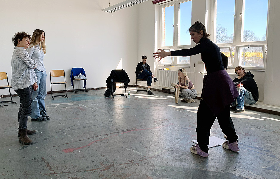 Workshop CREATIVE STRATEGIES: Participatory Performance and the Aesthetics of Citizenship by Ren Mauney